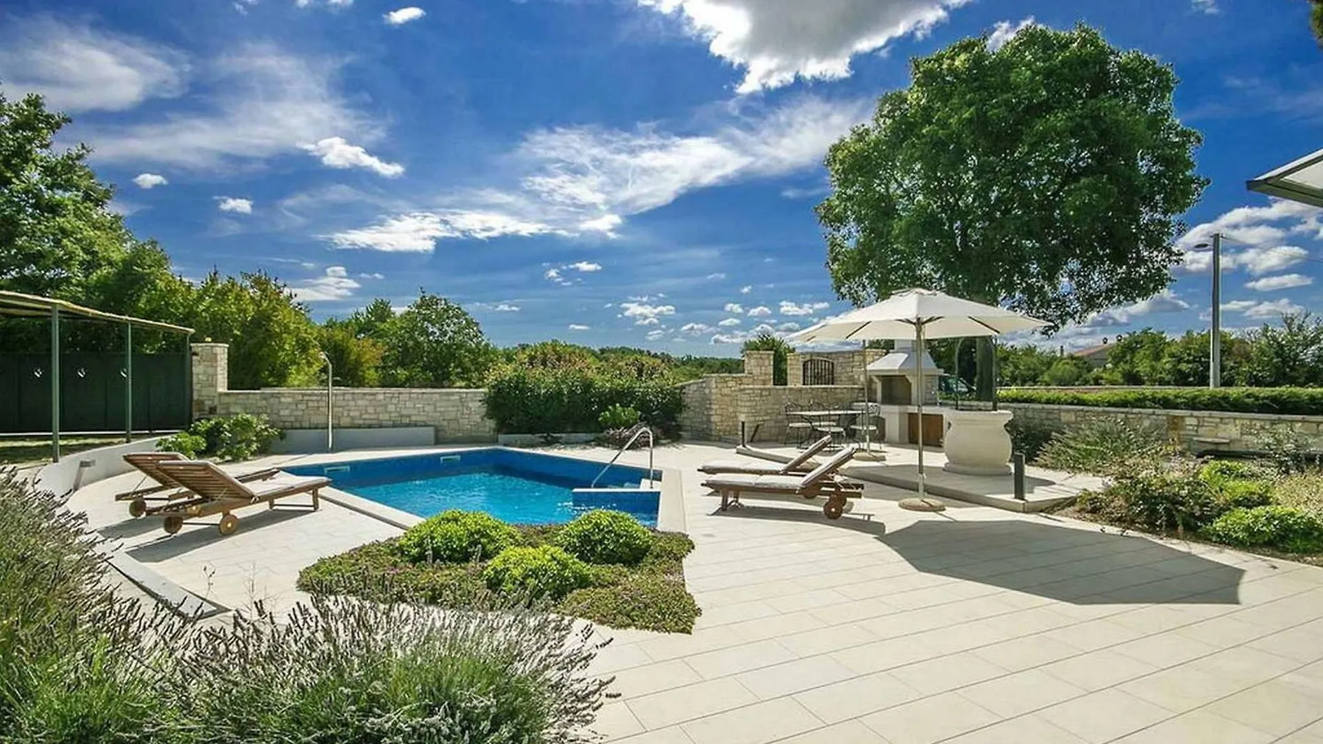 Villa Lenka Mit Pool Und Grossem Garten Sveti Lovrec Pazenaticki
