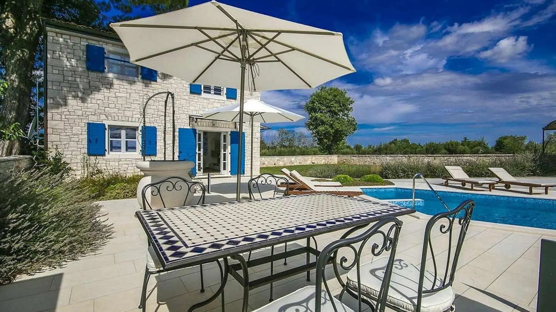 Villa Lenka Mit Pool Und Grossem Garten Sveti Lovrec Pazenaticki 0*,  Croatia